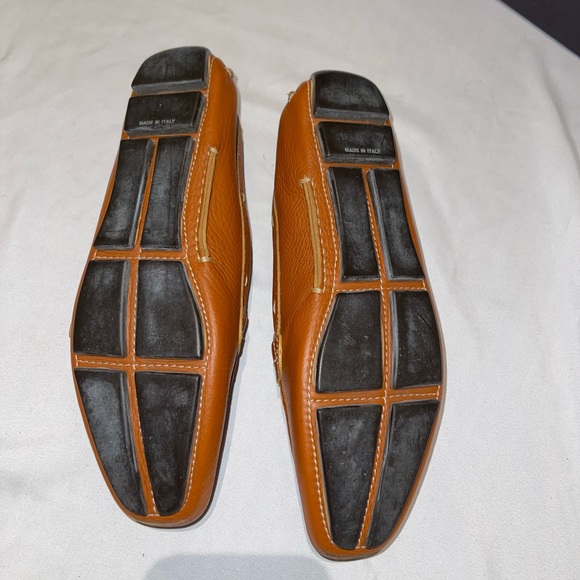 Vintage Prada loafer with rubber sole. Brown soft leather with buckle detailing - Picture 5 of 7